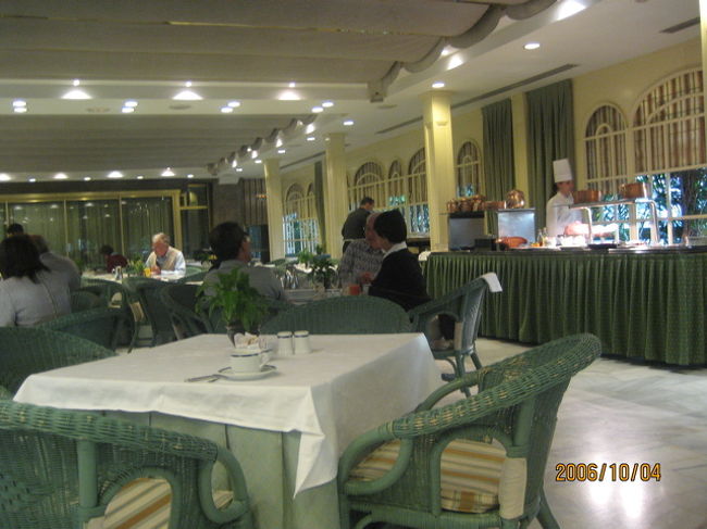 ホテルの朝食レストラン