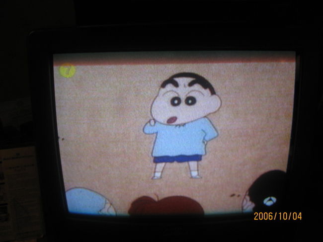 朝の子ども番組はクレヨンしんちゃんでした。スペイン語を話すしんちゃんです。