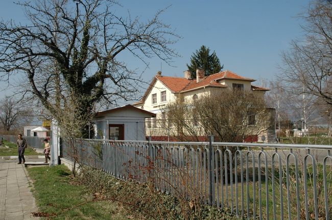 カザンラクのバラ博物館です。春のバラの祭りの時期以外のバラの谷はとても静かな地域です。