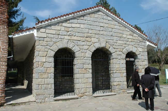 トラキア人の墓で、全体を固めてしまっています。