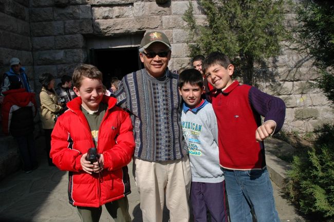 小学校４年生の団体の子供達と一緒に。