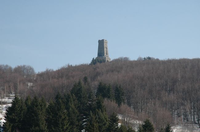 シプカ峠から「自由の碑」を眺めています。
