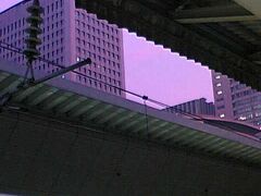 5：50a.m.　東京駅

久しぶりに新幹線を使っての旅行となりました！
多分…中学の修学旅行以来の乗車です。少しずつ明るくなり始める時間帯。東京駅のホームから見た空は紫色をしていました。

6：12発のやまびこに乗り、一路仙台へ！