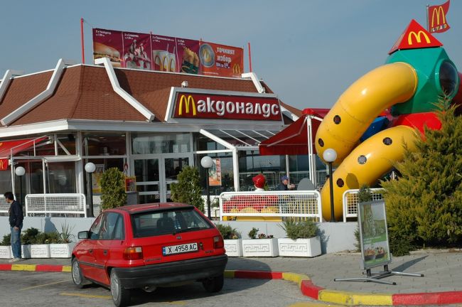 マクドナルドをキリル文字で表示されています。