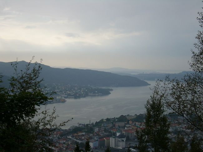 フロイエン山にも登りました。<br />ケーブルカーもありますが、登山道もあるので、歩いて登りましたが、結局頂上までは道に迷ってたどり着けず。。<br />