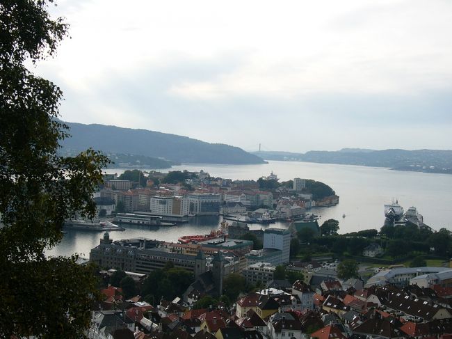 フロイエン山を下る途中からの眺め。<br />この日は、雨が降ったり、曇ったりでしたが、夕方になると天気がよくなりました。