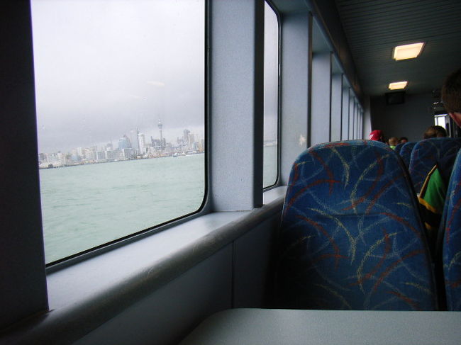 オークランド４日目<br />この日は、昼ごろから船でデボンポートへ向かう。<br />まず、雨が小降りになったのを見計らってマウントビクトリアへ登る。