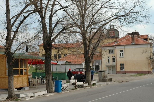 コウノトリ村はこのように非常に静かな村で、農業で生計をたてているのでしょうか？