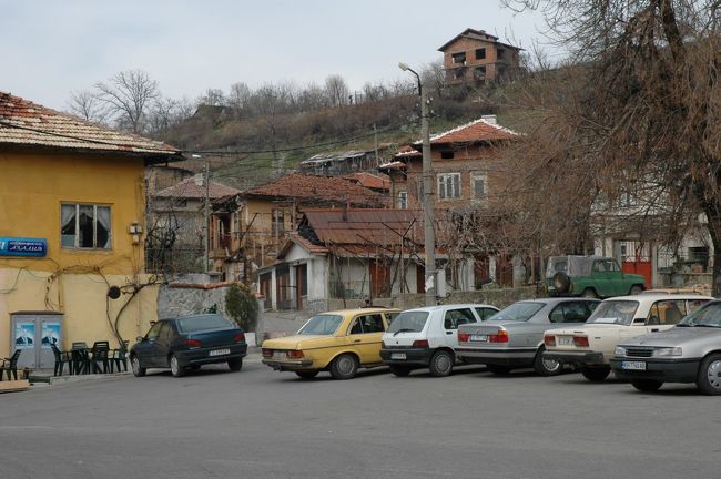 静かなたたずまいの村です。