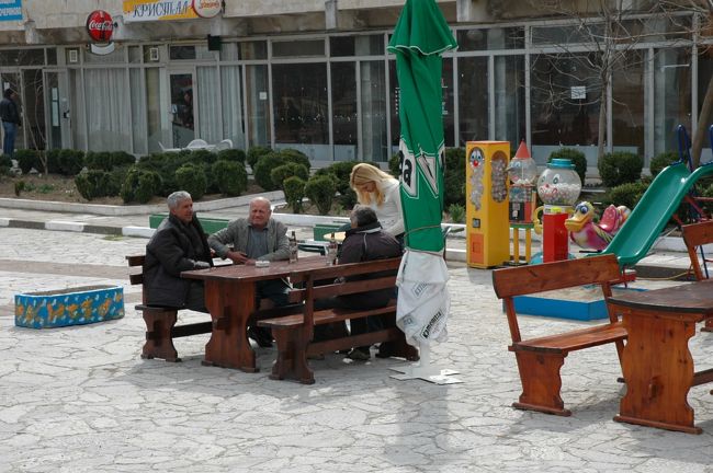 広場のオープンカフェです。