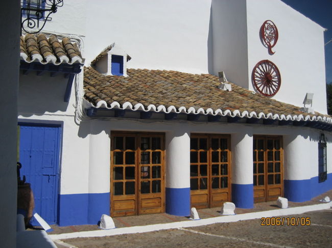 風車群からもう３０分南下するとプエルトラピュセに着きます。ここは　ドンキホーテの宿として有名。