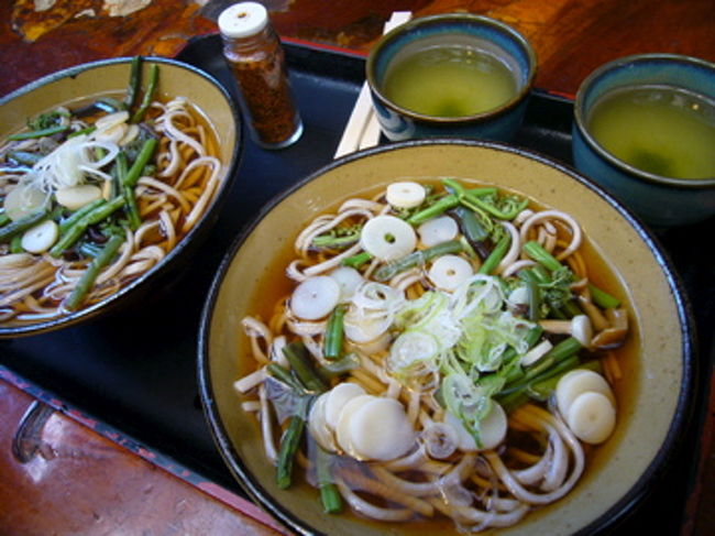 山菜そばは500円！これでお昼の腹ごしらえ