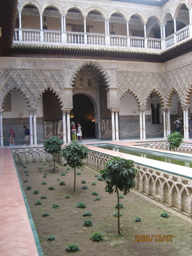 アルカサールの内部、ミニアルハンブラ宮殿と私は呼ぶ。