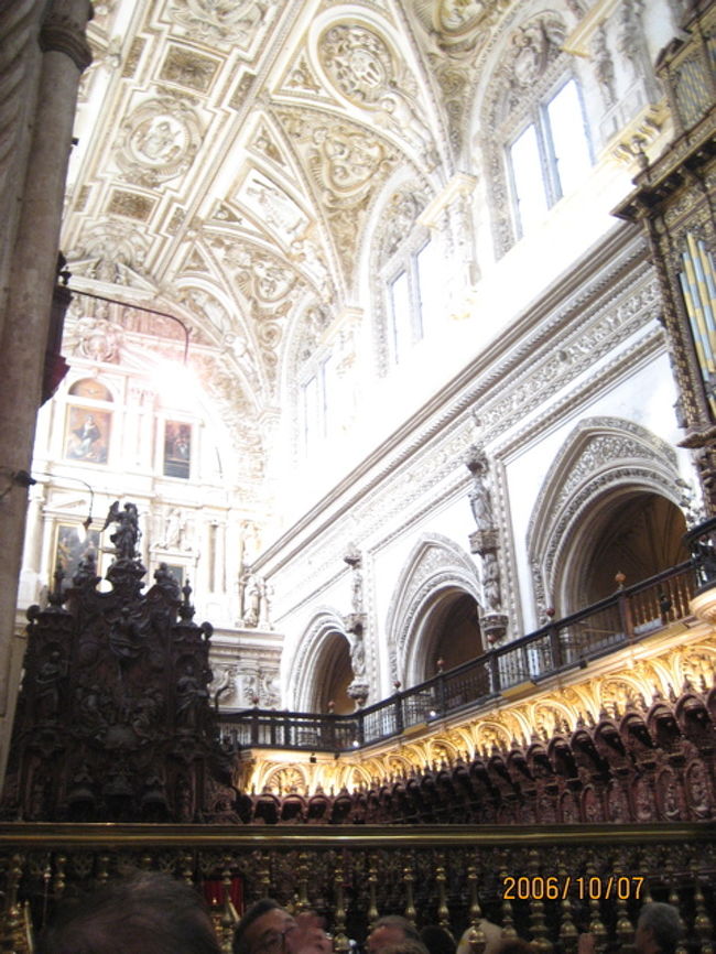 キリスト教の礼拝堂の天井装飾。