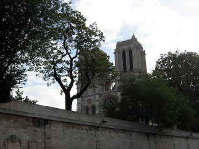 ノートルダムの搭が見えてきました