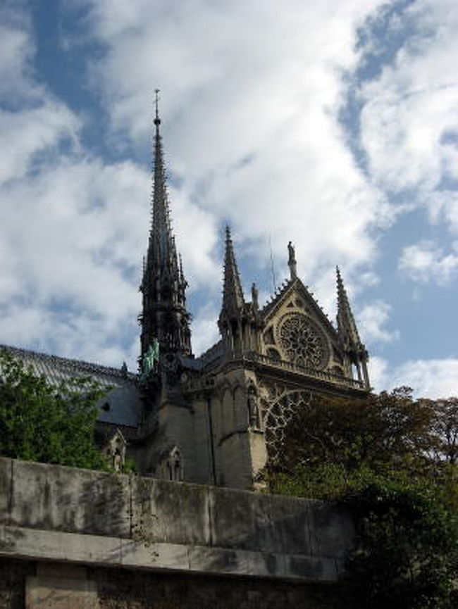 雄々しくそびえる大聖堂