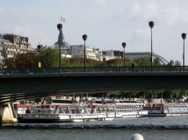 アルマ橋<br />約1時間の船旅から戻ってきました