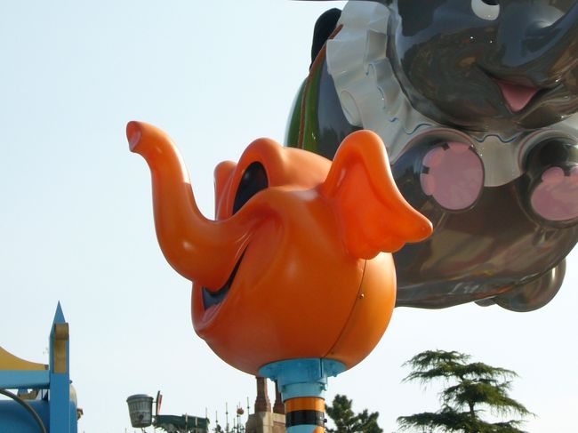 ダンボの街頭もかぼちゃ色