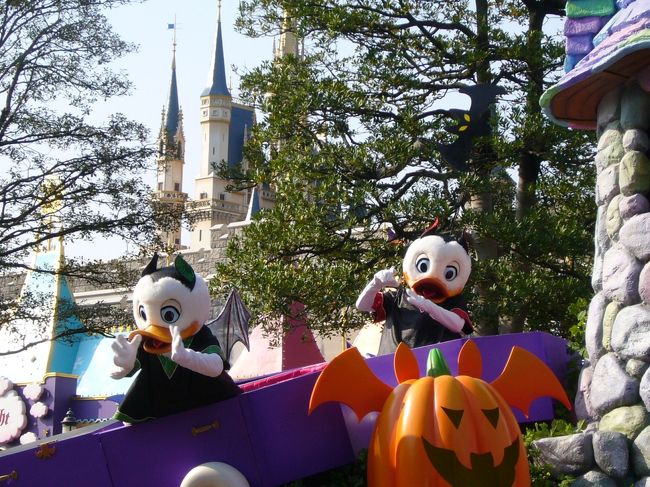 ▼棺桶に乗って登場は、ヒューイ・デューイ・ルーイ