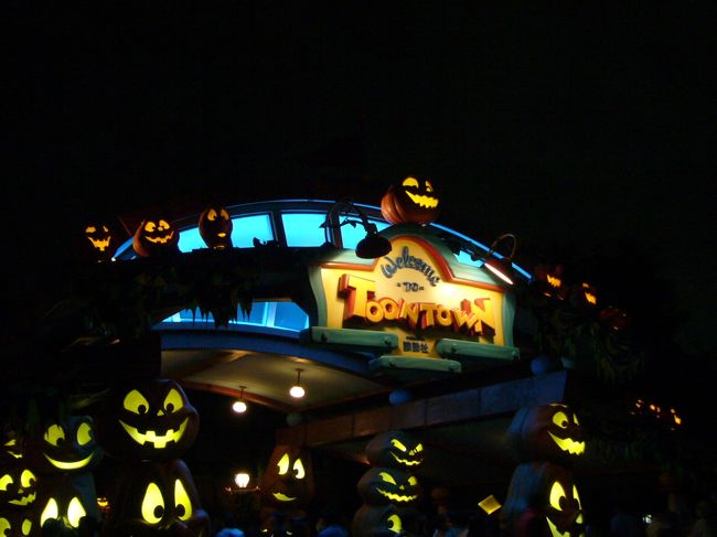 夜のトゥーンタウンはハロウィンの雰囲気が一番でている