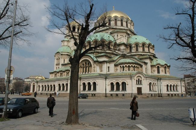アレクサンドル・ネフスキー寺院です。とても静かなたたずまいです。