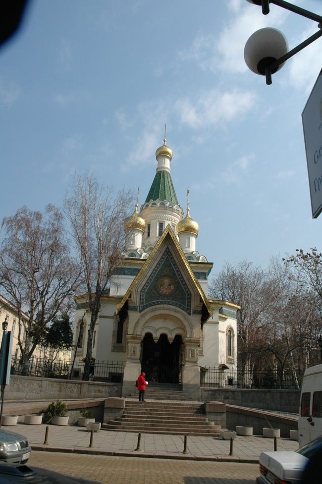 遠くから聖ニコライ・ロシア教会を眺めています。