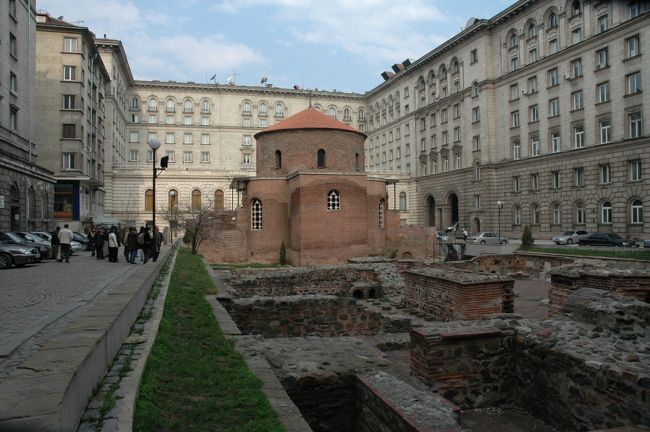 聖ゲオルゲ教会の背後にあるローマ時代の浴場跡です。