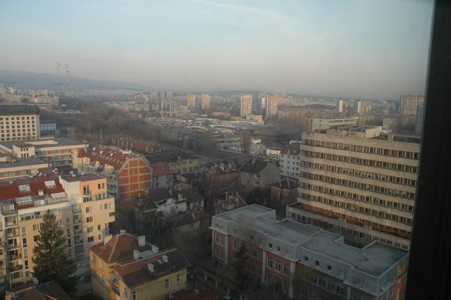 宿泊したロディナ・ホテルからソフィア市内を一望しています。