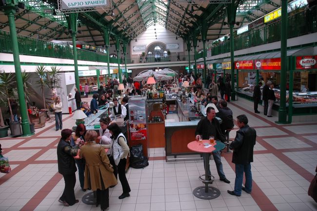 ソフィアの最も立派なショッピングセンターです。名前は「セントラル・ハリ」と呼ばれ、１９１０年に建てられたかっての中央市場です。２０００年にショッピングセンターとして装いもあらたに復活しました。