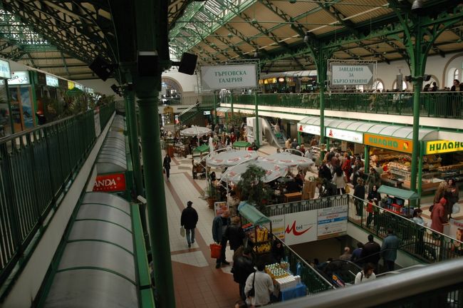 セントラル・ハリは２階建で、２階からの眺めです。