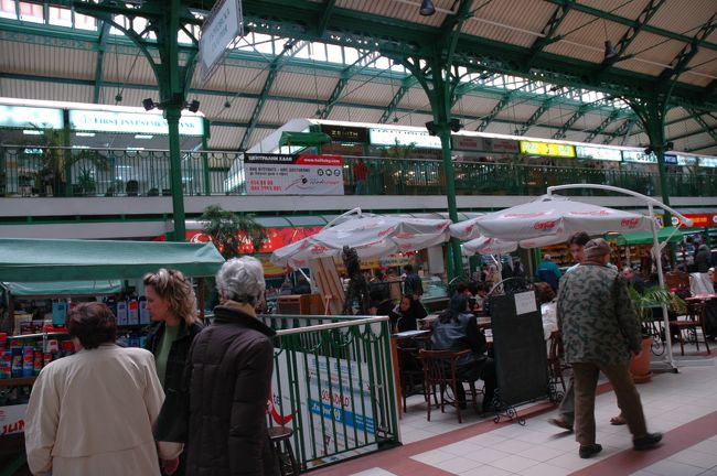 セントラル・ハリはとても明るく活気のあるショッピング・センターで、ソフィアに行けば是非立ち寄ってみたい場所の一つです。