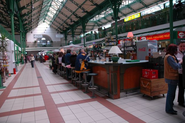 セントラル・ハリの１階には椅子席もあります。