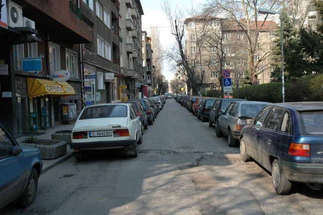ソフィア市内の路上駐車です。