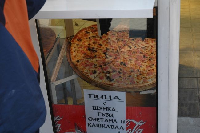 大きなピザを売っていました。