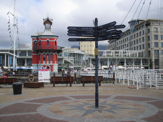 ウォーターフロント。<br />歩いていくと、ここに着くまでの道がちょっとさみしいけど、着いてみればこんなに賑やか。<br />全部観光客じゃないか？？？って気もするけど。