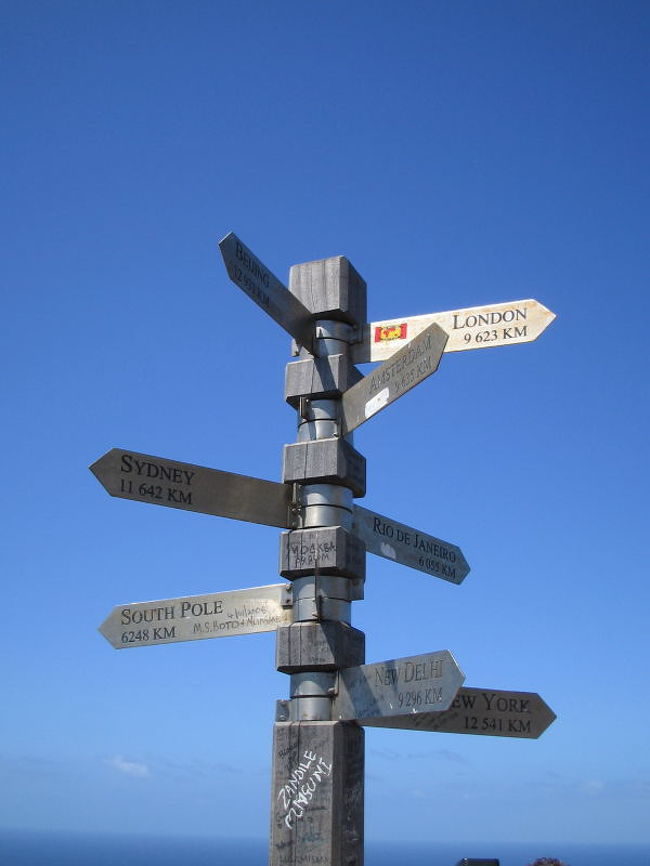 灯台前にあった看板。<br />看板とは言わないだろうけど、なんて言うのか知らないからさ。<br />不思議なことに「大阪」の文字があって「東京」の文字はなかった。