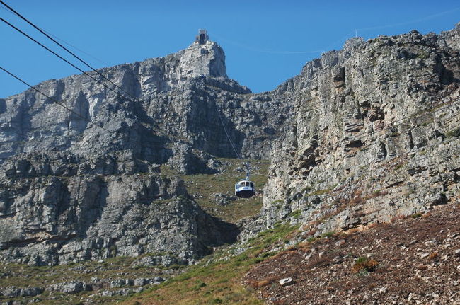 最終日に行ったテーブルマウンテン。<br />ケーブルカー乗り場まではタクシーで行きました。