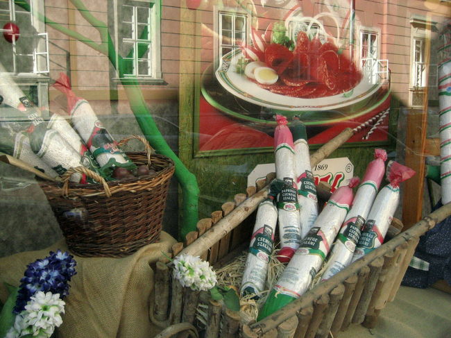 ヴァローシュハーズ（Varoshaz）通りのショーウィンドウ<br /><br />セゲド・ハム〜@<br />ディスプレイが可愛いので、もう１枚