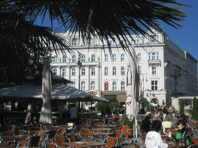 ヴェルシュマルティ広場のジェルボーハウス再び<br /><br />ヴェルシュマルティ広場を後にするときに、もう一度振り返ったとき、このアングルが気に入ったのです。