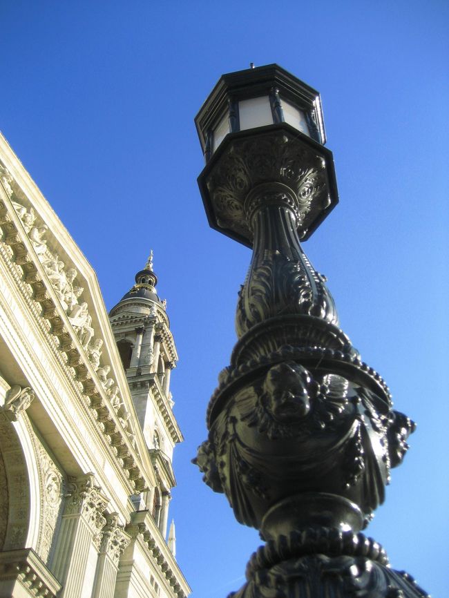 聖イシュトヴァーン大聖堂と街灯