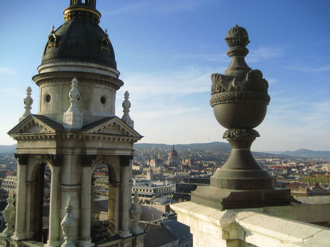 聖イシュトヴァーン大聖堂の塔から<br />聖イシュトヴァーンの塔と塔の展望台の一部を中心に