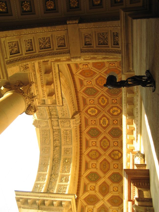 聖イシュトヴァーン大聖堂を出たところの天井