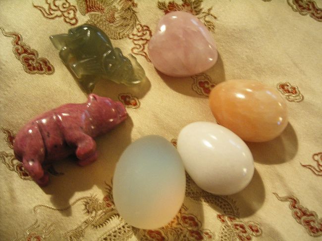 大理石のたまごと動物。ハート型の石は彼が九分で買ってくれた。石は大好きなので、海外に行く度に少しずつ集めている。