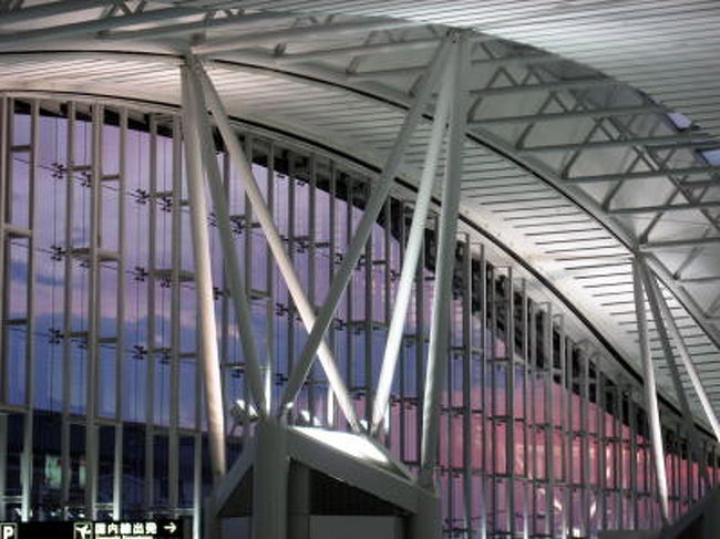 丁度夕暮れ時で<br />空のグラデーションが綺麗でした