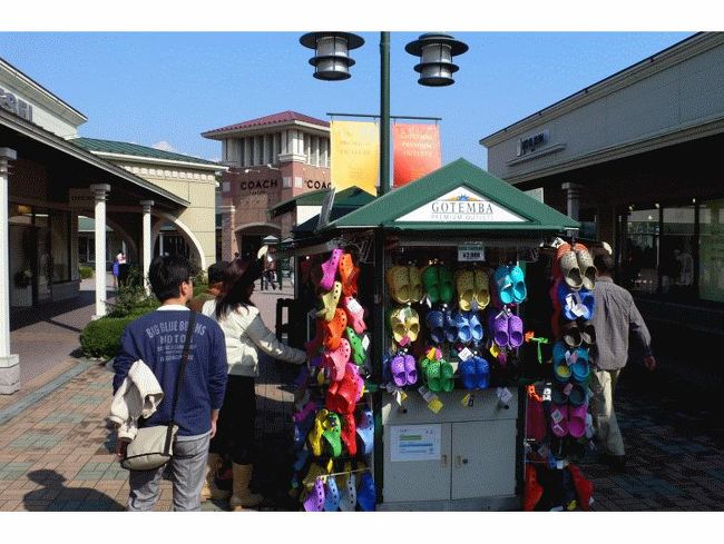 色鮮やかな靴が売られてました