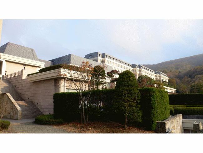 お部屋の前から２・３・４号館を望む