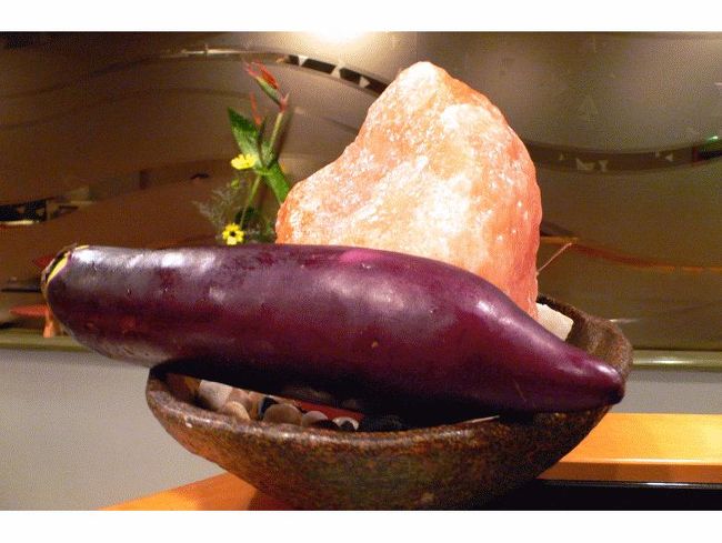 大きなバッテンナスの後ろの岩は美味しい岩塩だそうです