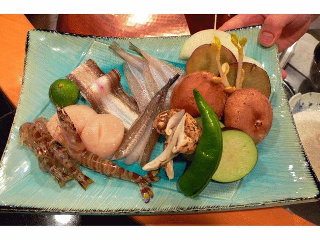 これらの食材を、目の前で順番に揚げてくれました