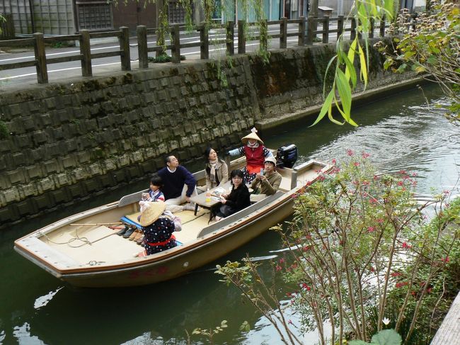 <br />こうしている間にも遊覧船がときどき川面を通過していきます。<br /><br />