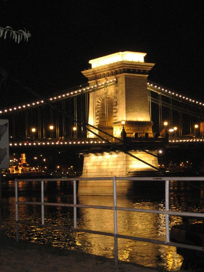 ふたたび、鎖橋<br />場所を移動して撮っています。